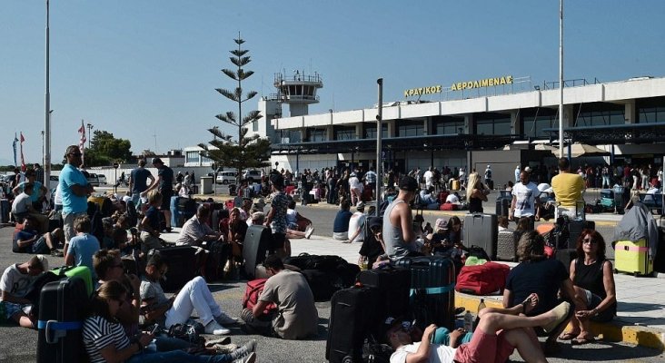 Turistas varados en el aeropuerto de Kos