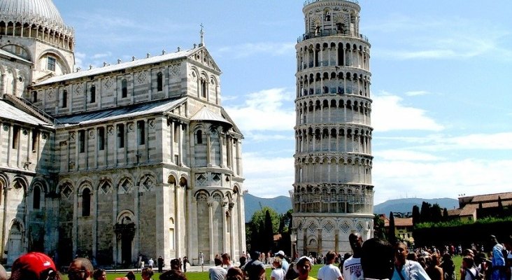 Turistas en la Torre Pisa