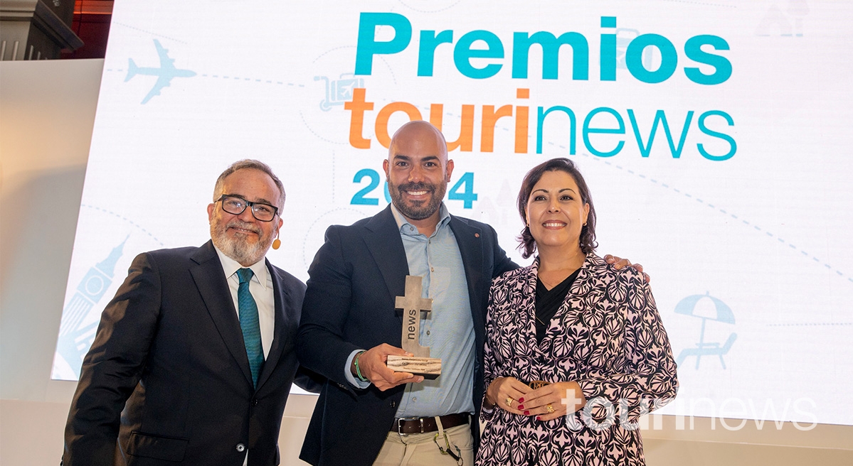 Ignacio Moll, CEO de Tourinews; Mauricio Miramontes, cofundador de La Mano del Mono; y Victoria López, presidenta del Grupo Fedola Ignacio Moll, CEO de Tourinews; Mauricio Miramontes, cofundador de La Mano del Mono; y Victoria López, presidenta del Grupo Fedola