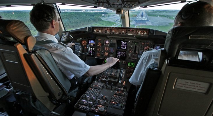 Los pilotos sólo podrán hablar en español con las torres de control que sean completamente hispanohablantes