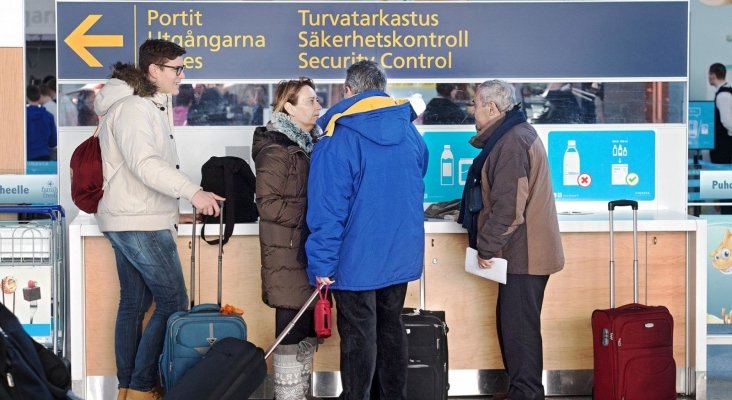 Pasajeros en el aeropuerto de Helsinki