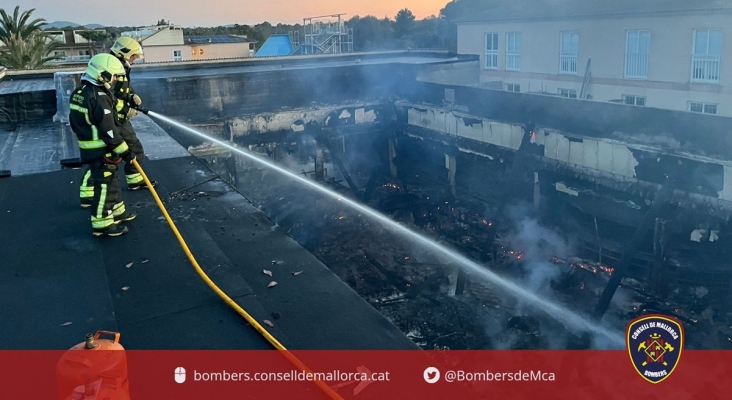 Se retrasa la reapertura del hotel Zafiro Can Picafort por el grave incendio en uno de sus edificios