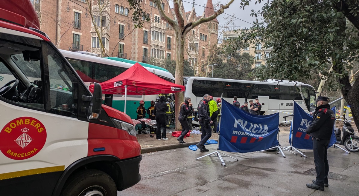34 heridos en un choque entre autobuses turísticos en Barcelona