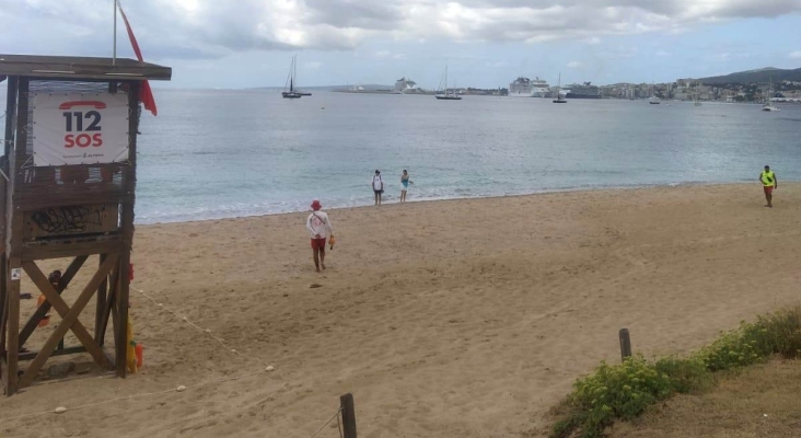 Palma (Mallorca) prorroga las concesiones de servicios de cuatro playas por el retraso del nuevo contrato