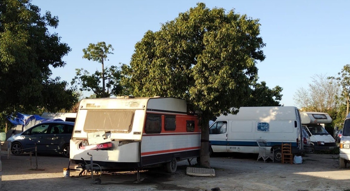 Algunos profesores expulsados de sus viviendas optan por pasar el final del curso en una caravana |Foto: Policía Local de Ibiza