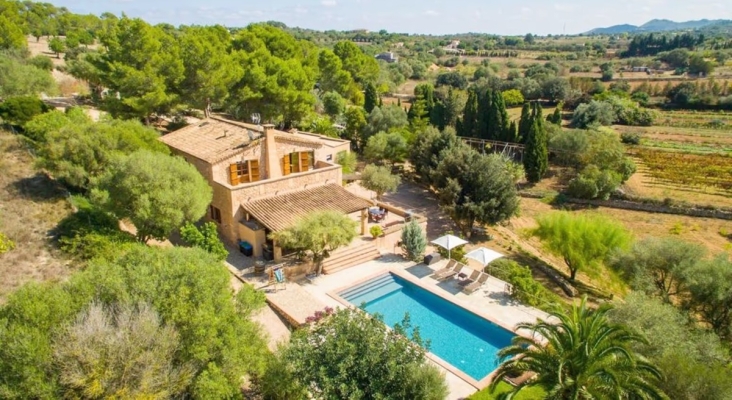 Holidu refuerza su presencia en el mercado premium balear con la compra de Finca Mallorca