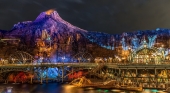 Atracción en el parque temático de Disney de Tokio, Japón