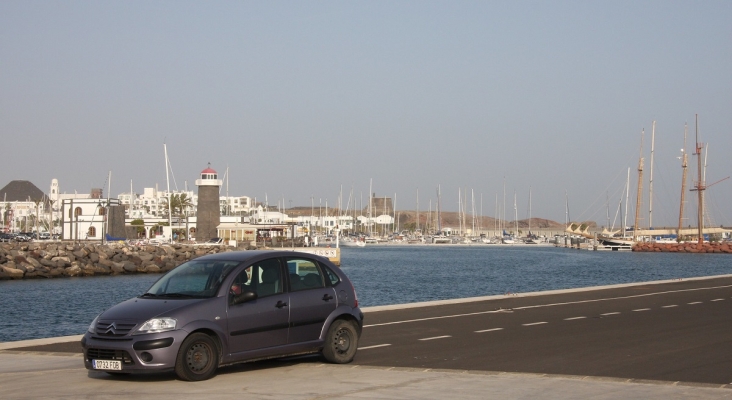 Vehículo de alquiler legal en Lanzarote | Foto: Brian Snelson (CC BY 2.0)
