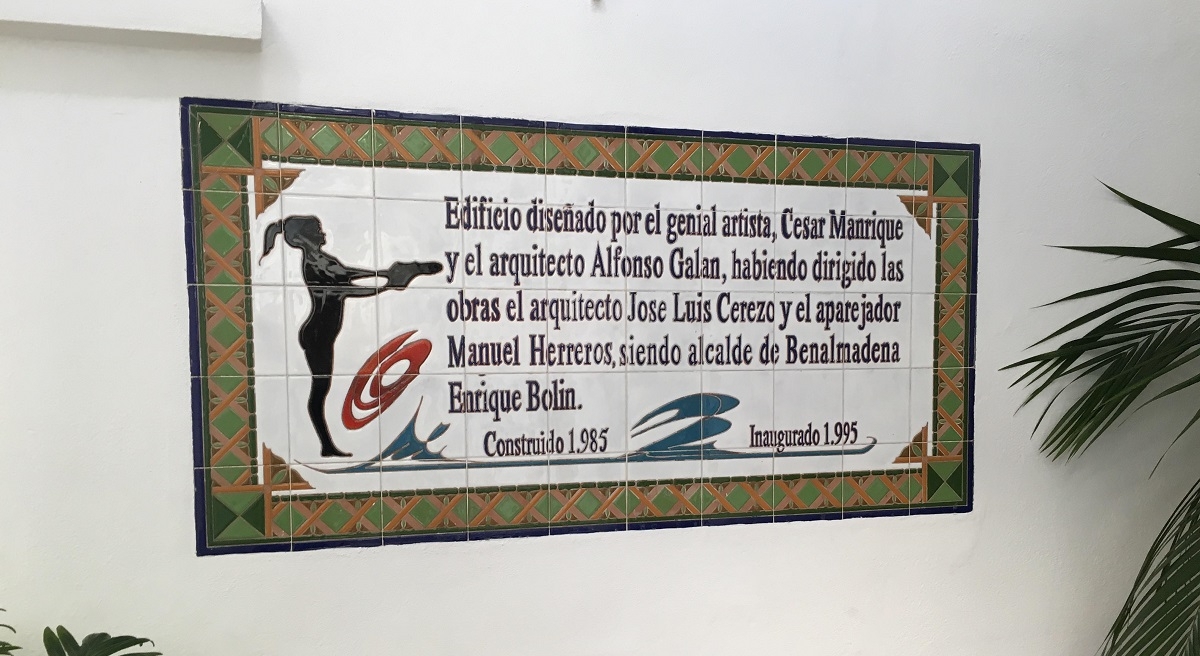 Placa en honor a César Manrique en el Hotel La Fonda Foto Tourinews Placa en honor a César Manrique en el Hotel La Fonda Foto Tourinews
