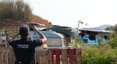 Agentes de Policía Local de Ibiza durante la intervención