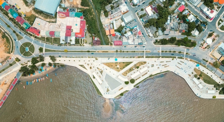 Samaná (R. Dominicana) renace turísticamente con el nuevo malecón y arrancan las obras del puerto de cruceros Samaná (R. Dominicana) renace turísticamente con el nuevo malecón y arrancan las obras del puerto de cruceros