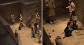 Estupor en China un turista destruye estatuas de los Guerreros de Xi'an