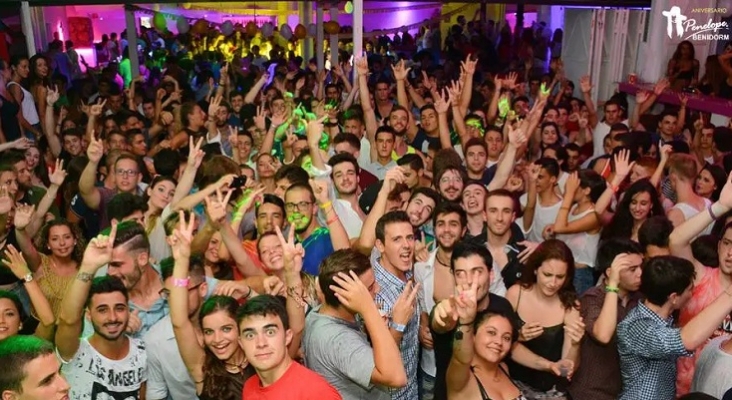 Fiesta en discoteca Penélope de Benidorm (Alicante)