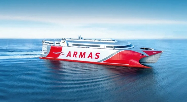 Barco de Naviera Armas