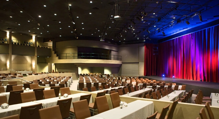 Tras el colapso de un plafón del techo, el hotel Jaragua (RD) asegura que funciona con normalidad, pero cancela eventos