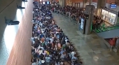 Caos y colapso en el Aeropuerto de Madrid-Barajas: saturación y largas colas en los controles de pasaportes | Foto: RRSS