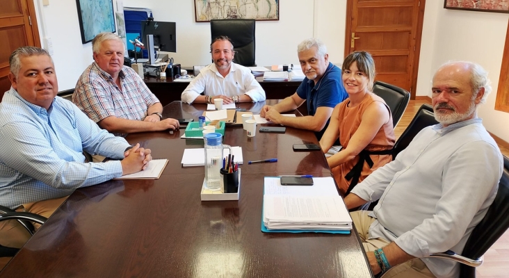 El Consell de Mallorca se con la patronal del transporte para analizar la ley que regulará la entrada de vehículos