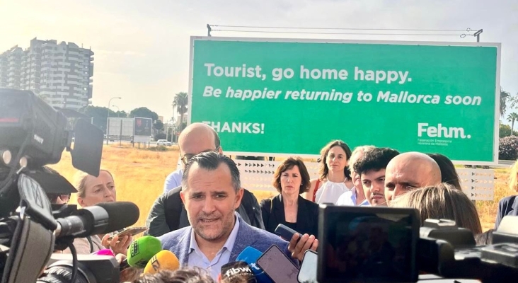 La FEHM contraataca con una campaña pro-turismo: "Tourist, don’t go home, stay longer with us” La FEHM contraataca con una campaña pro-turismo: "Tourist, don’t go home, stay longer with us”