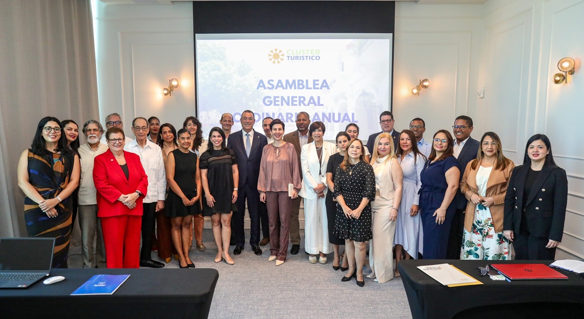 Junta Directiva durante Asamblea General Ordinaria scaled