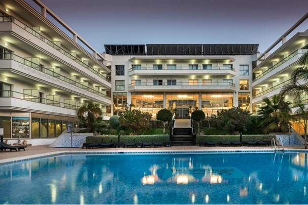 Piscina e interior Hotel Sun Palace & Spa Piscina e interior Hotel Sun Palace & Spa