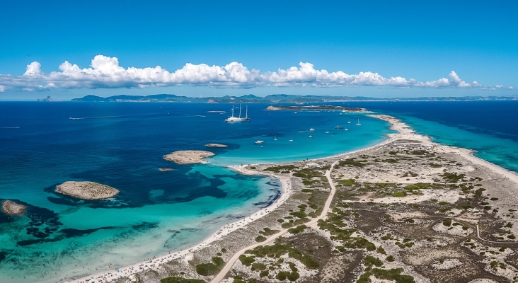 Ibiza y Formentera, ¿un modelo sostenible?: “Estamos ante un posible proceso de contención turística” | Foto: Freedom IS Paradise - Ibiza (CC BY-SA 4.0)