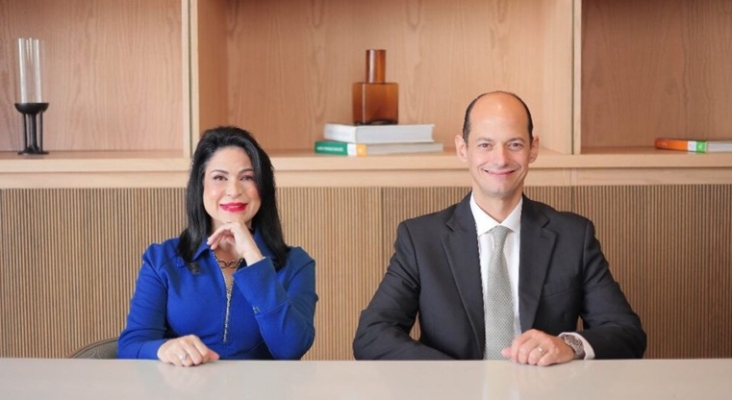 Amelia Reyes y Alejandro CAmbiaso, vicepresidenta y presidente, respectivamente, de la Asociación Dominicana de Turismo de Salud (ADTS).