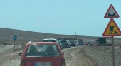 Vehículos intentando acceder a la zona de las playas de Papagayo| Foto: La Voz de Lanzarote