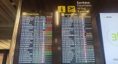 Panel con información de vuelos en Aeropuerto de Mallorca Foto Tourinews