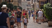 Imagen de turistas paseando por Cartagena