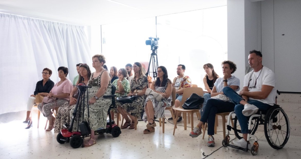 Asistentes al acto de presentación Asistentes al acto de presentación