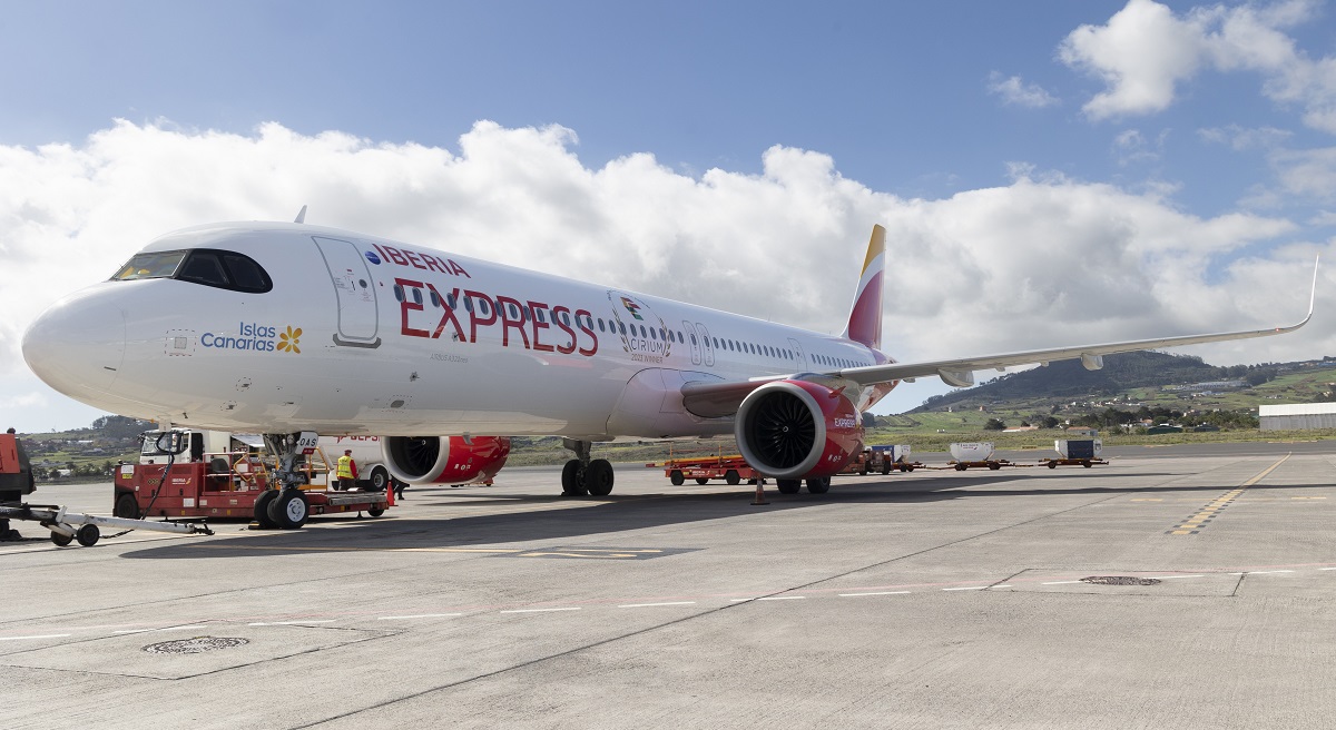 Avión A321neo de Iberia Express en el Aeropuerto de Tenerife Norte Avión A321neo de Iberia Express en el Aeropuerto de Tenerife Norte