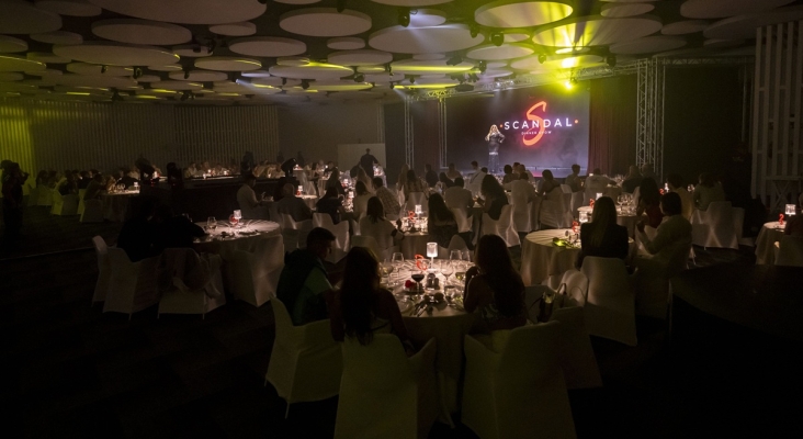 Scandal Dinner Show celebra su quinto aniversario junto a cuatro Estrellas MICHELIN