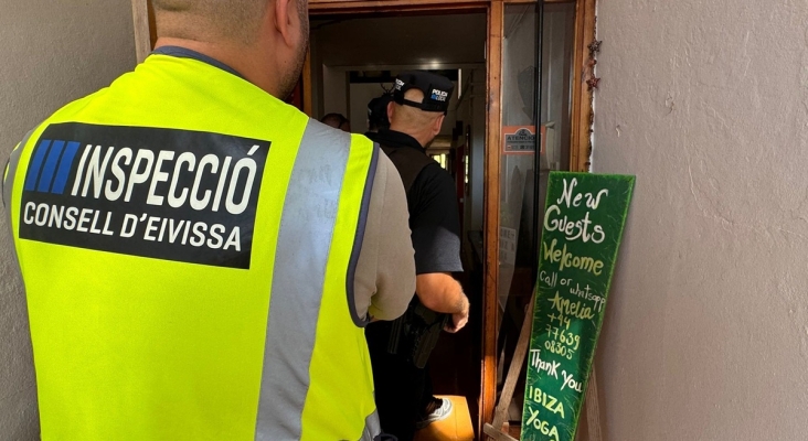 Precintan el alojamiento turístico con centro de yoga que operaba ilegalmente en Ibiza