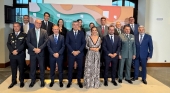 Foto de familia de autoridades y premiados en los Premios de Turismo Islas Canarias 2025| Foto: Tourinews