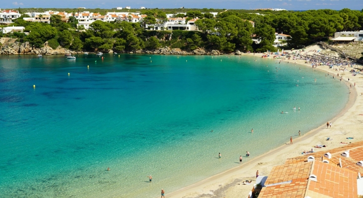 Las empresas turísticas de Menorca logran resistir en septiembre, pero el gasto sigue estancado
