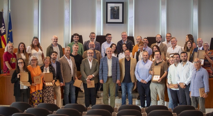 El Consell de Ibiza entrega insignias del sello “Ibiza Family Moments”. El Consell de Ibiza entrega insignias del sello “Ibiza Family Moments”.