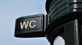 Entra en concurso la empresa de aseos por un euro para turistas impulsada por Víctor de Aldama