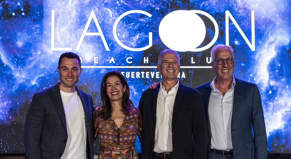 Steffen Kassner, director general Schauinsland; Eva Pérez Nievas, Francisco Rodríguez, director Financiero Corporativo R2 Hotels; y Gerald Kassner, director general Schauinsland Reisen Steffen Kassner, director general Schauinsland; Eva Pérez Nievas, Francisco Rodríguez, director Financiero Corporativo R2 Hotels; y Gerald Kassner, director general Schauinsland Reisen