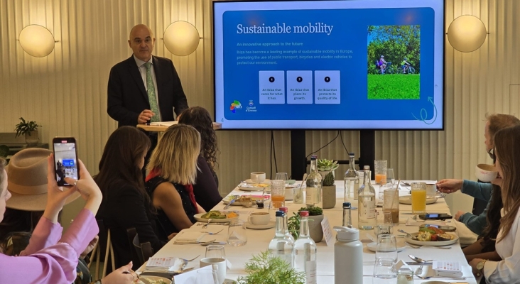 Los agentes turísticos británicos, interesados en las medidas de contención turística de Ibiza durante la WTM