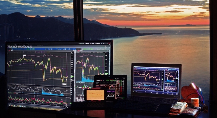 El Senado congela la subida de tarifas de Aena, que encadena dos días de caídas en Bolsa