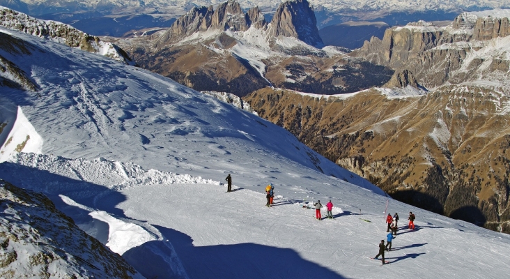 Esquiadores en Dolomiti Superski,