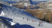 Esquiadores en Dolomiti Superski,