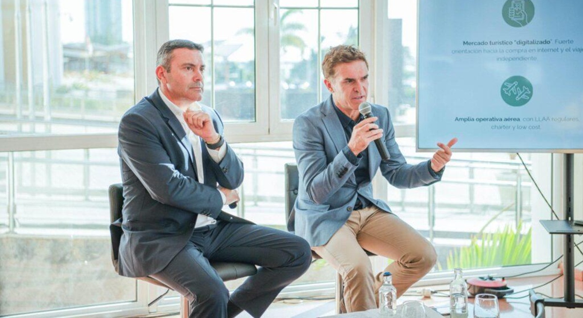 OSWALDO BETANCORT Y HECTOR FERNANDEZ TURISMO LANZAROTE 2048x1363 1 1024x682 OSWALDO BETANCORT Y HECTOR FERNANDEZ TURISMO LANZAROTE 2048x1363 1 1024x682