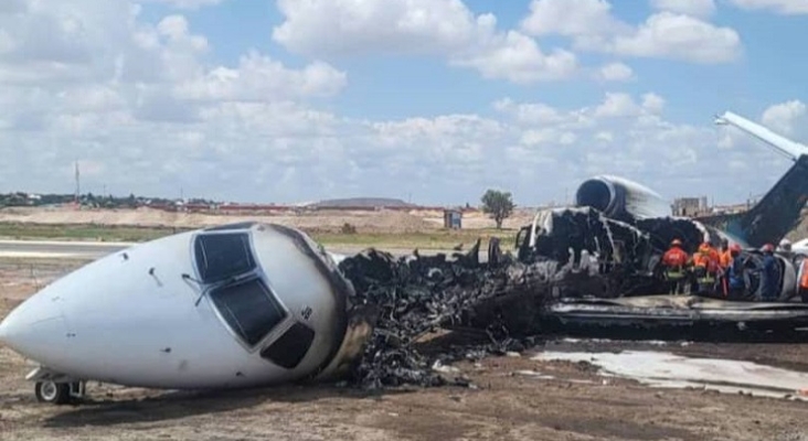 Se estrella Embraer con ministro y otras 19 personas a bordo