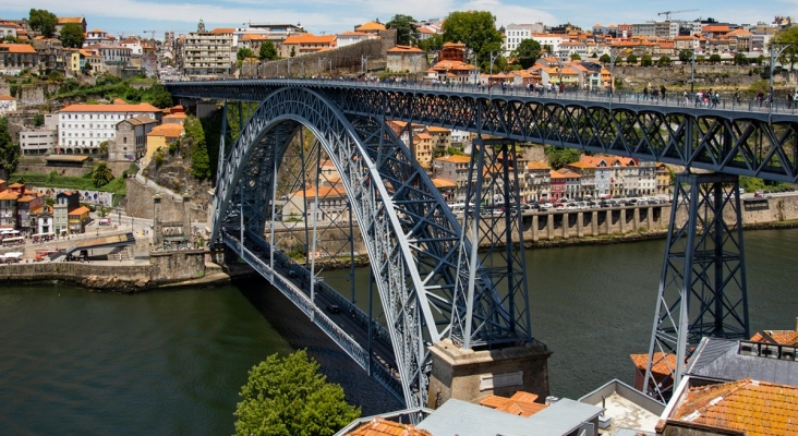 Portugal celebra el reducir su dependencia del turismo internacional a mínimos desde 2022