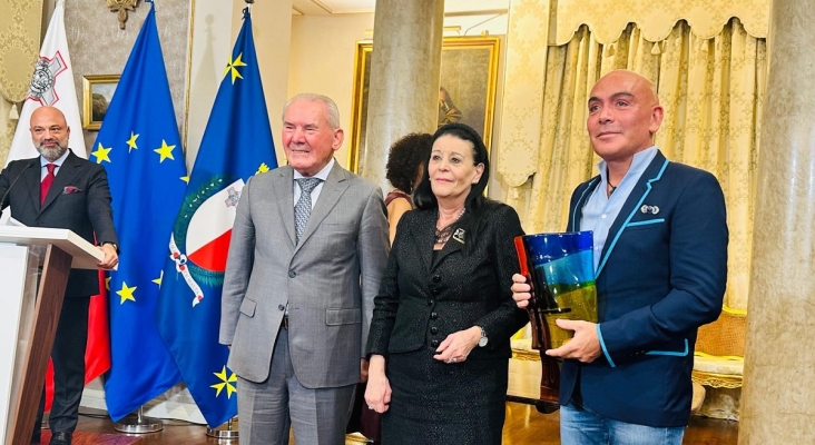 Kike Sarasola (Room Mate Hotels) recibe en Malta un premio a su trayectoria empresarial hotelera