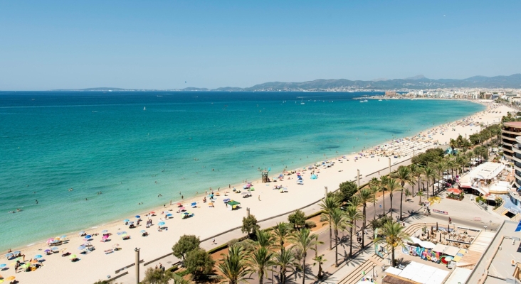 Palma (Mallorca) eleva hasta un 120% el precio de servicios de playa pese a defender la “moderación” en la nueva licitación | Foto: Miquel Rosselló Calafell