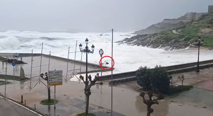 Muere una turista alemana al ser arrastrada por una ola mientras se hacía fotos en las rocas de una playa | Foto: Jaime SLeyenda vía Facebook