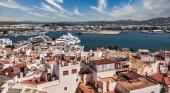 Ibiza resiste: la demanda turística no se resiente por el calor extremo, pese a las alertas de los touroperadores