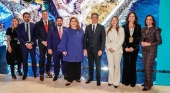 Jenniffer González, en el centro, tras realizar el anuncio